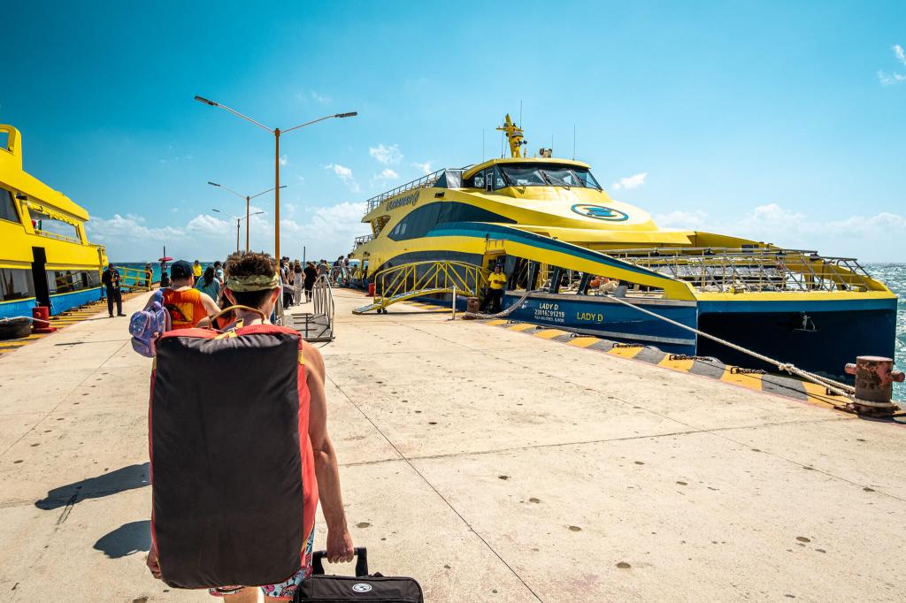 How to take the ferry to Cozumel
